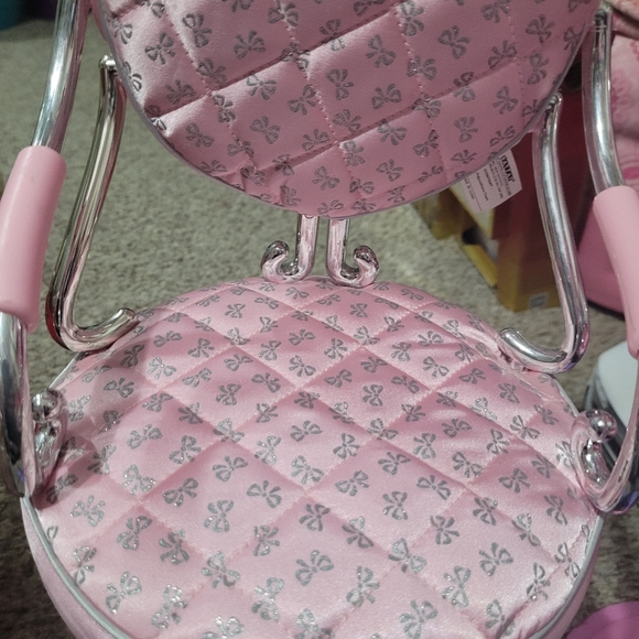 Set of 2 Oyr Generation Salon Chairs with capes and accessories - Picture 3 of 5